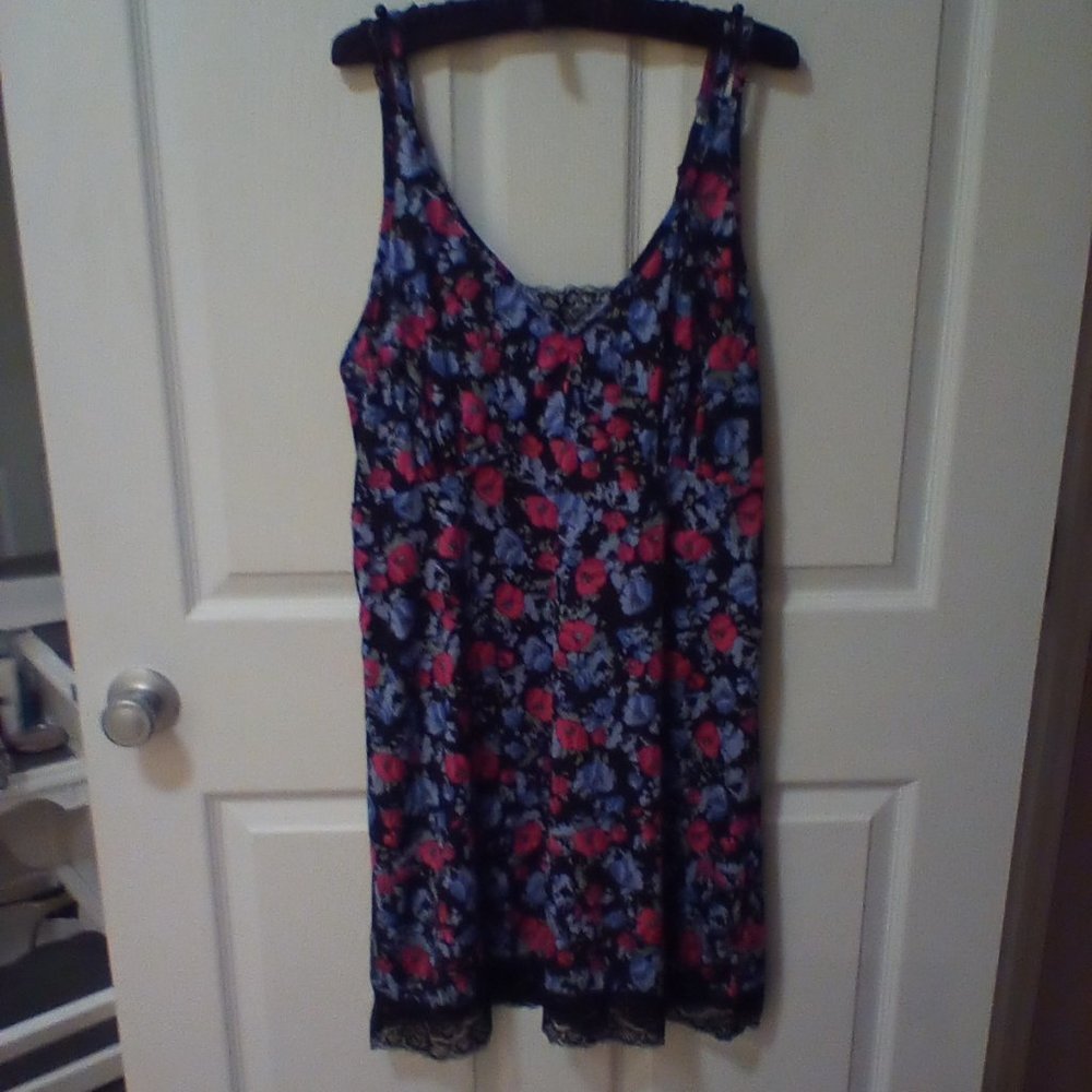 Delta Burke nite gown, 2XL, pink and purple flowers on a black background.